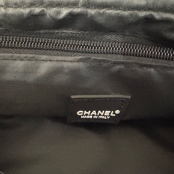 NIB Chanel Black wristlet cosmetics bag with dustbag - Picture 7 of 16